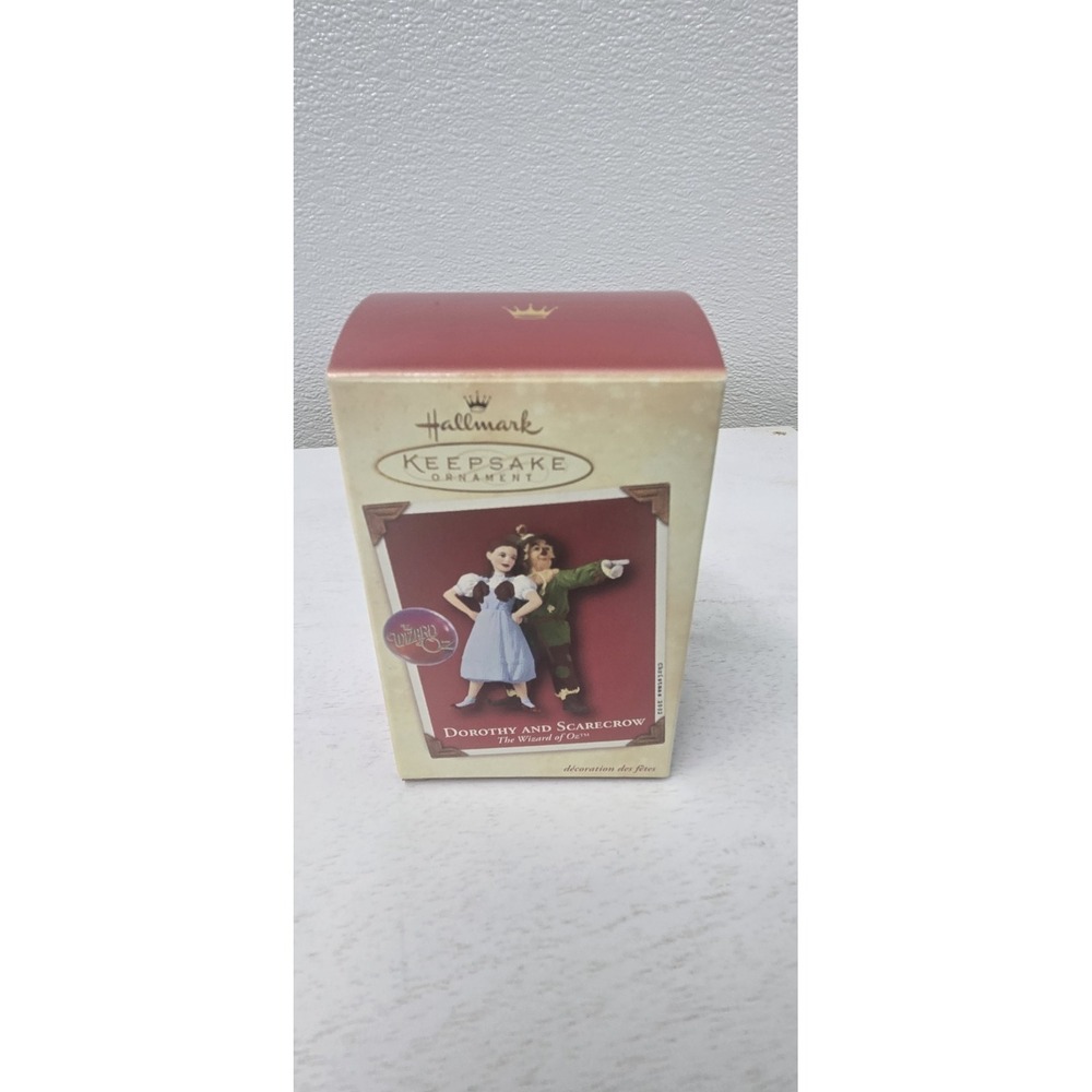 Hallmark 2002 DOROTHY and SCARECROW The Wizard Of Oz Christmas Ornament‎